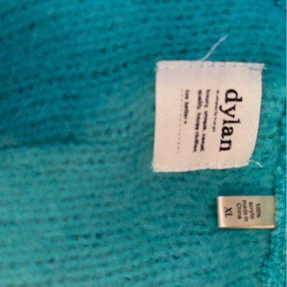 Dylan by True Grit XL V-Neck Sweater - Picture 3 of 3